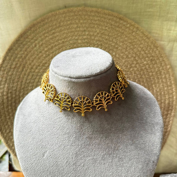 Leafy chocker