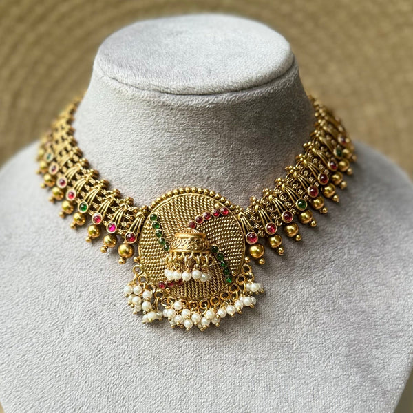 Beeded dropping pendent necklace