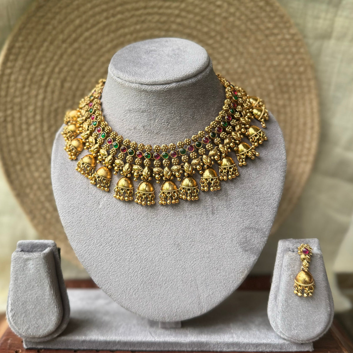 Bridal choker